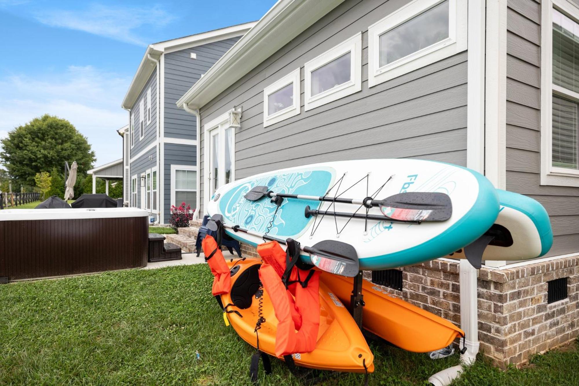 Winchester Cozy Lake Cottage W/ Kayaks, Sups, Pool & Firepit מראה חיצוני תמונה