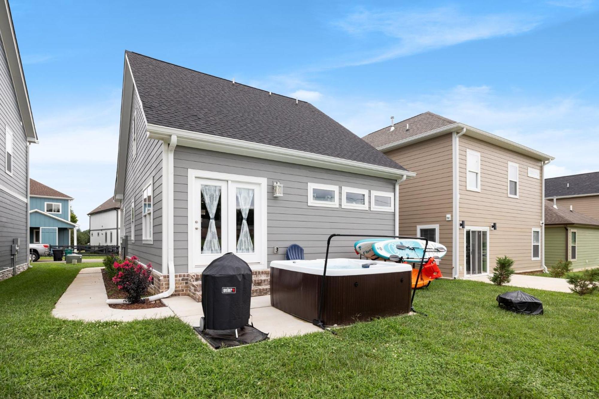 Winchester Cozy Lake Cottage W/ Kayaks, Sups, Pool & Firepit מראה חיצוני תמונה